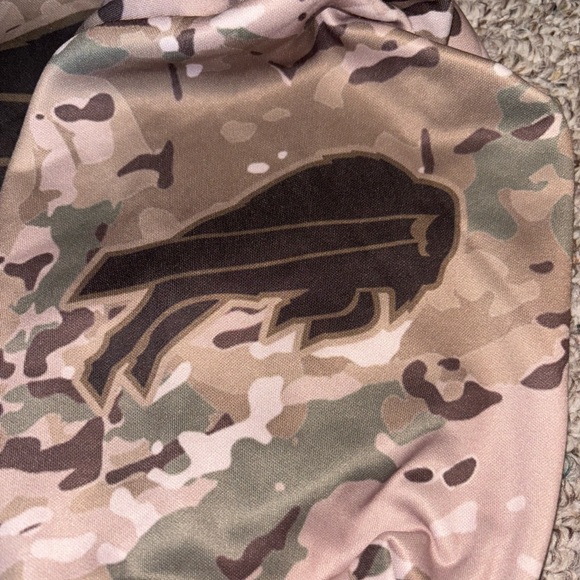 Buffalo Bills Camouflage Hoodie with Buffalo Logo & American flag - Picture 6 of 8